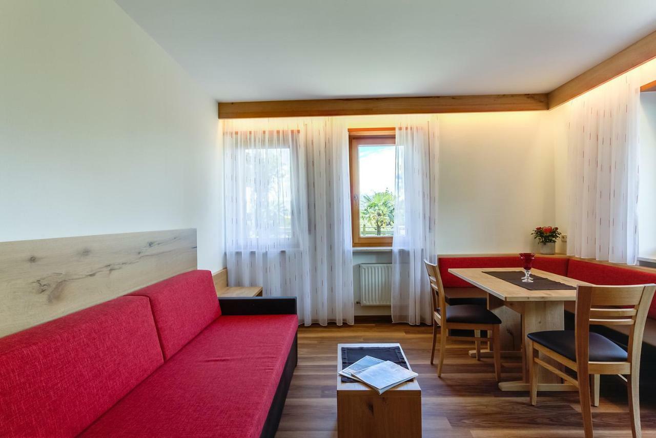 Residence Krone Schenna Εξωτερικό φωτογραφία